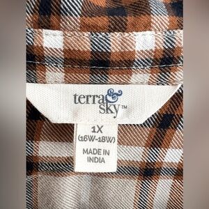Terra&Sky Women’s Plus Size Button Woven Top 1X